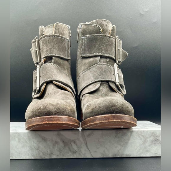 FRYE Sabrina Double Buckle Ankle Boots in Grey -Charcoal Suede Leather.Size 10 M - Picture 5 of 14